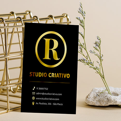 100-cartao-de-visita-88x48mm-em-couche-fosco-300g-4x4-laminacao-soft-touch-e-hot-stamping-dourado-frente-refile-139518.png